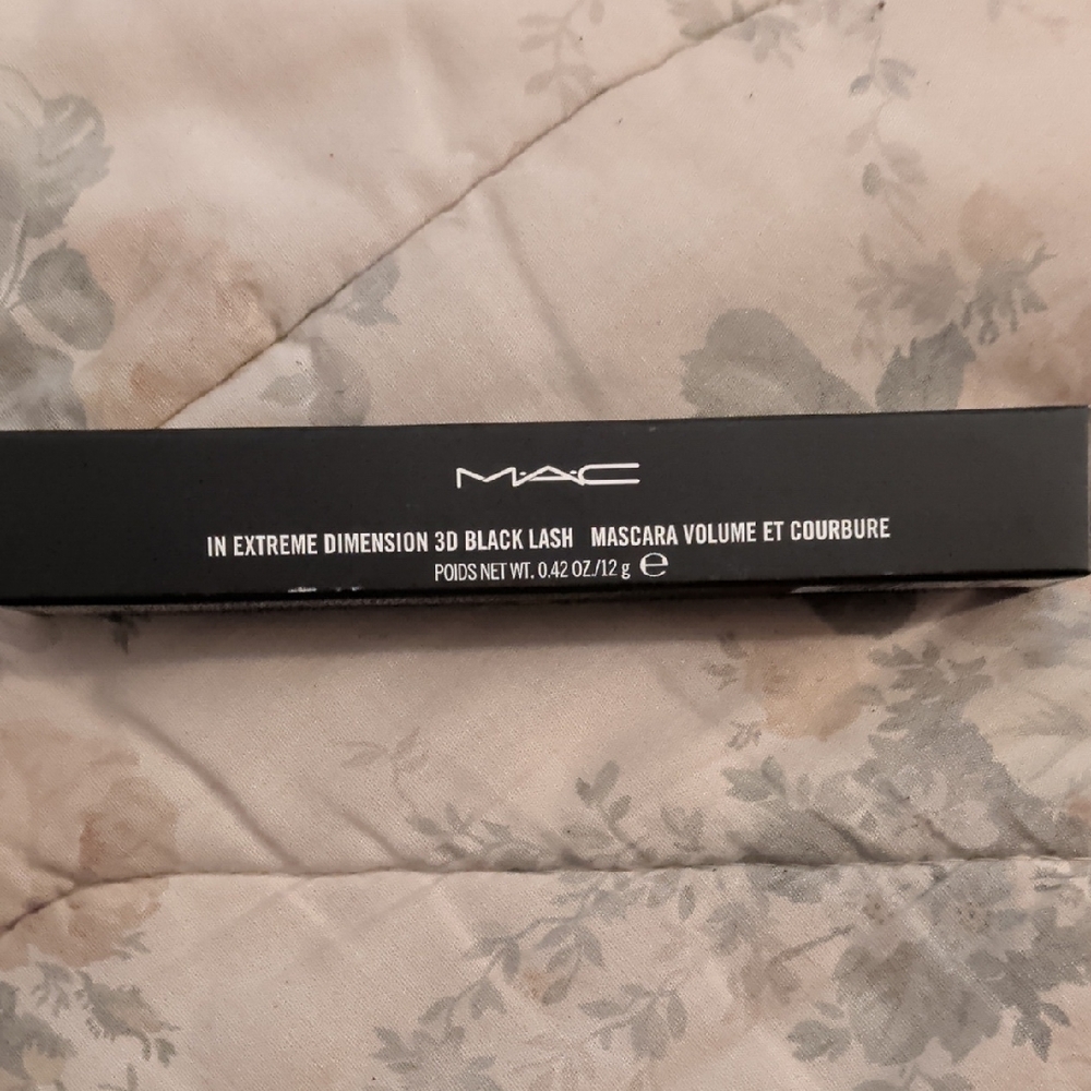 MAC Cosmetics In Extreme Dimension 3D Black Lash Mascara